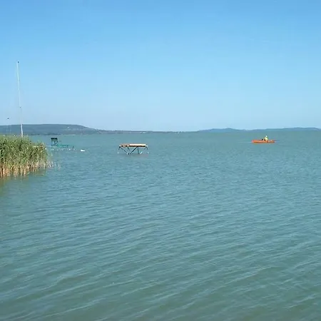 Balatonparti Onallo Nyaralohaz