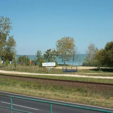 Balatonparti Onallo Nyaralohaz